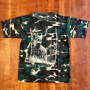 Vintage West Virginia Camouflage Nature Deer Destination Hunting Camo T-shirt L